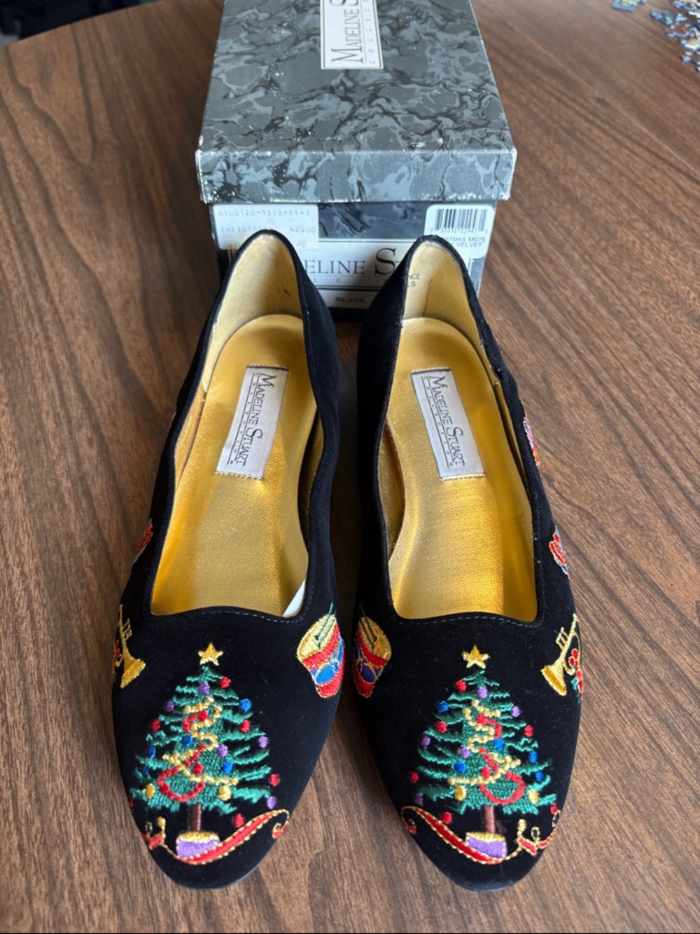 Madeline Stuart Size 7.5 Black Velvet Embroidered Christmas Tree Flats Shoes